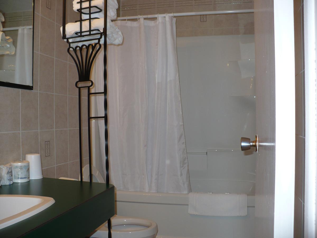 Sheridan Lawrence M Hotel Fort Vermilion Exterior foto