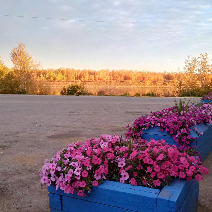 Sheridan Lawrence M Hotel Fort Vermilion Exterior foto